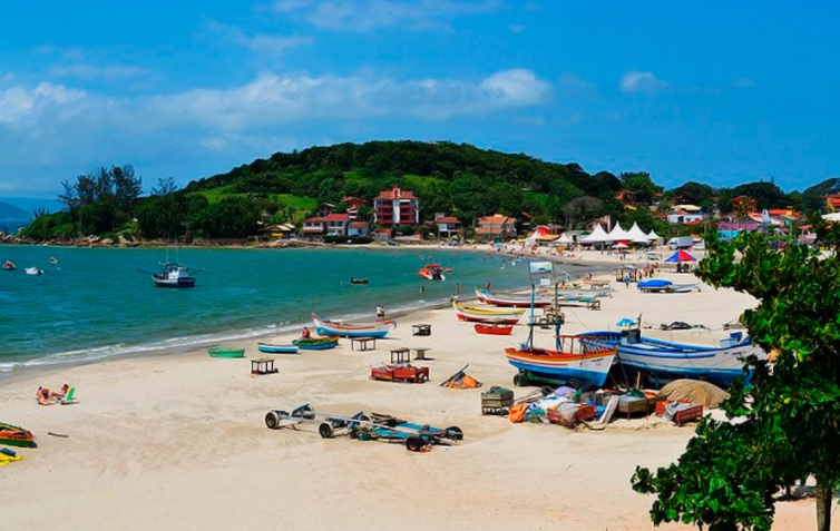 Praia de baixo Pinheira - 35km