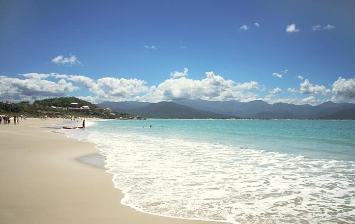 Praia de cima Pinheira - 35km